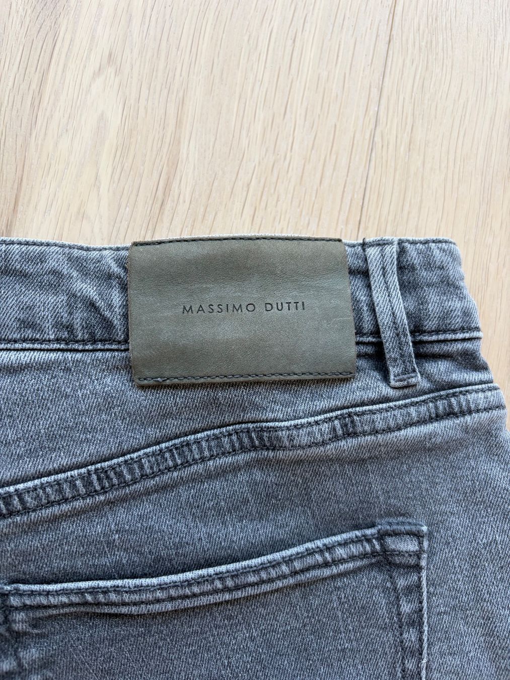 Massimo Dutti Jeans: Massimo Dutti Jeans, hellgrau, Top Zustand, Grösse 32x30 – Usato da Lengnau venduto da yzb_hb59 4