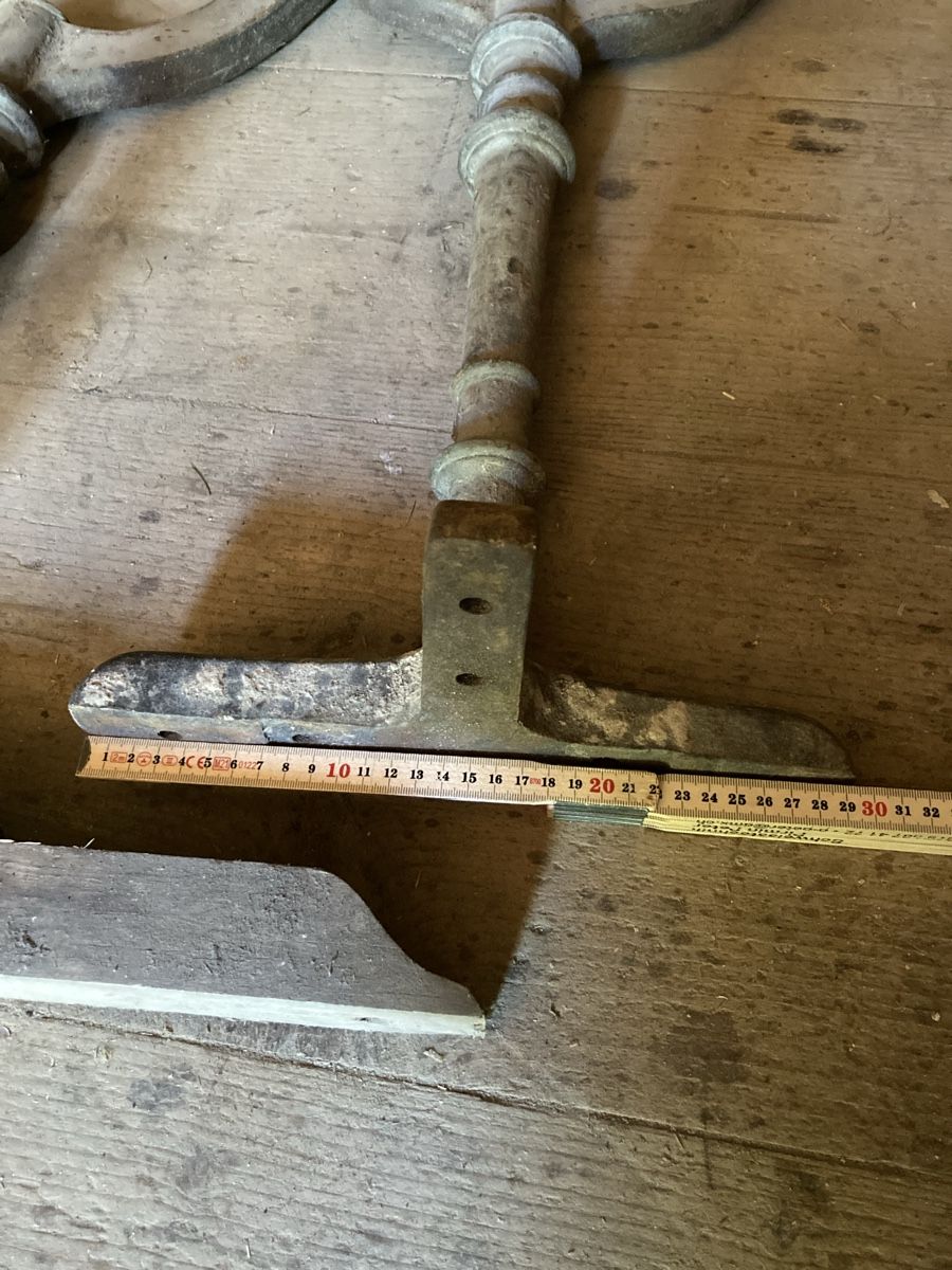 Altri mobili d'antiquariato: Tischbeine Gusseisen – Usato da Luthern Bad venduto da Peter686 2