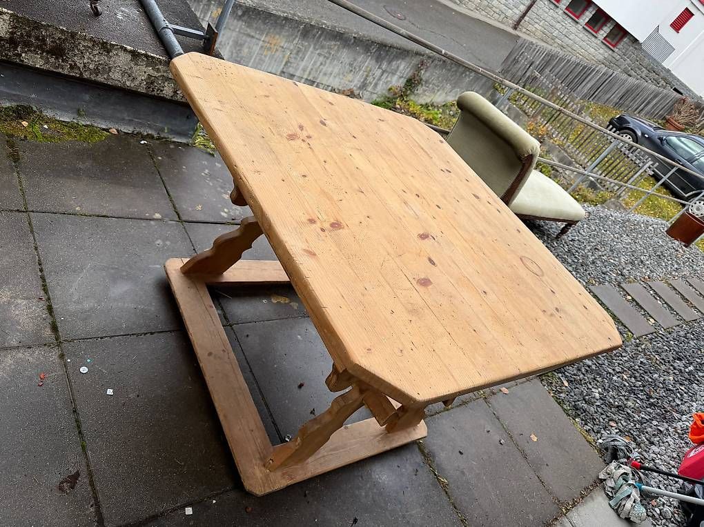 Tavoli: Rustikaler Holztisch – Usato da Sedrun venduto da giu_8kr2