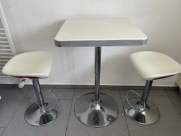 Hochtisch mit 2 höhenverstellbaren Barhockern