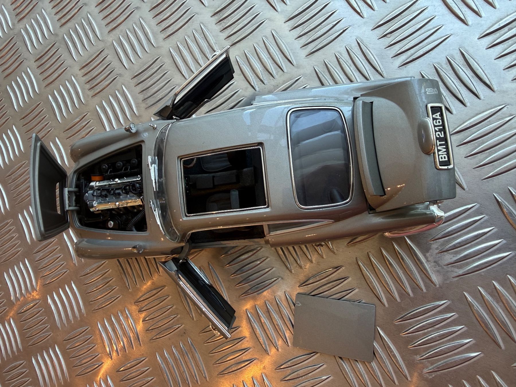 Aston Martin Modellini d'auto: Aston Martin DB5 - James Bond Goldfinger – Usato da Kilchberg ZH venduto da diamms 3