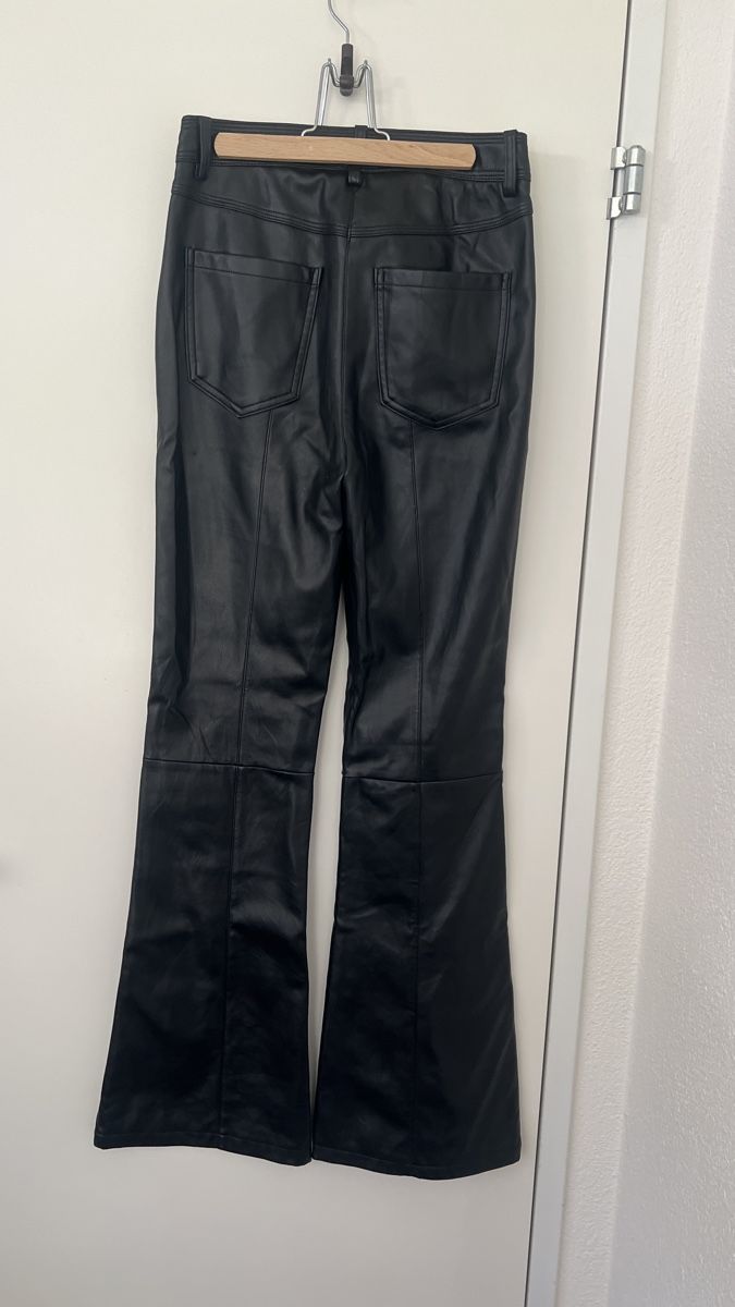 Pantaloni: Flared Kunstlederhose Schwarz Gr. S – Usato da Wermatswil venduto da Jara.a.s 2