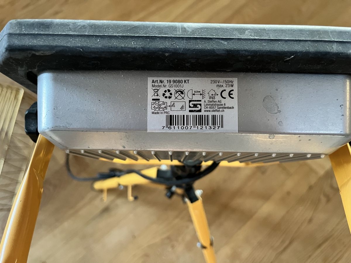 Lampade: Baustrahler 23W LED mit Stativ gebraucht – Usato da Lichtensteig venduto da swiss_entrecote 1