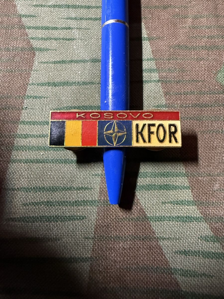 Schweizer Armee Plaketten & Abzeichen: KFOR Pin – Gebraucht aus Wittnau von Helvetia1 1