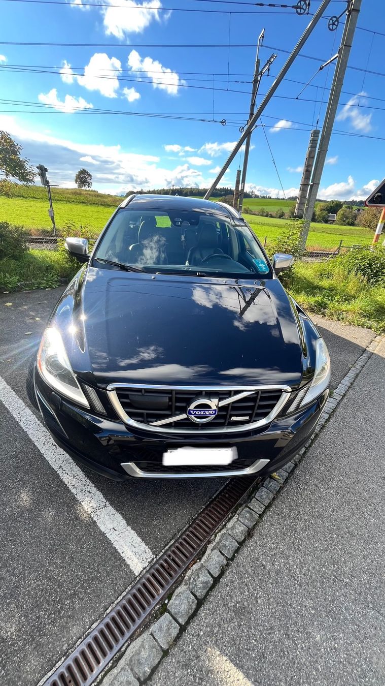 Volvo Automobili: Volvo XC 60 R-Design mit Motorschaden – Usato da Urtenen-Schönbühl venduto da audi_s4rot