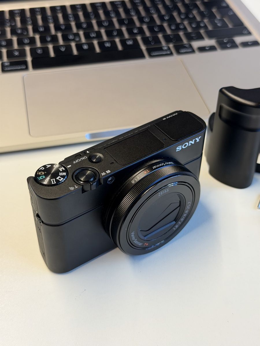 Sony Fotocamera: Sony RX100 III + 2 Batteries + Grip + Bag – Usato da Zürich venduto da idbronskiy 2