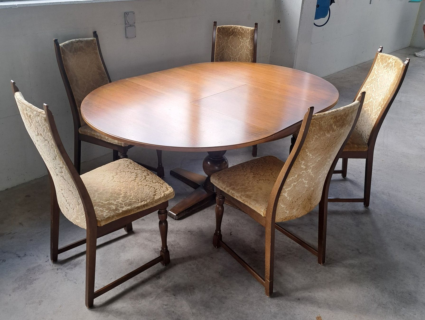 Tables: Tisch mit Stühlen – D'occasion à Schänis par Heidelinde111