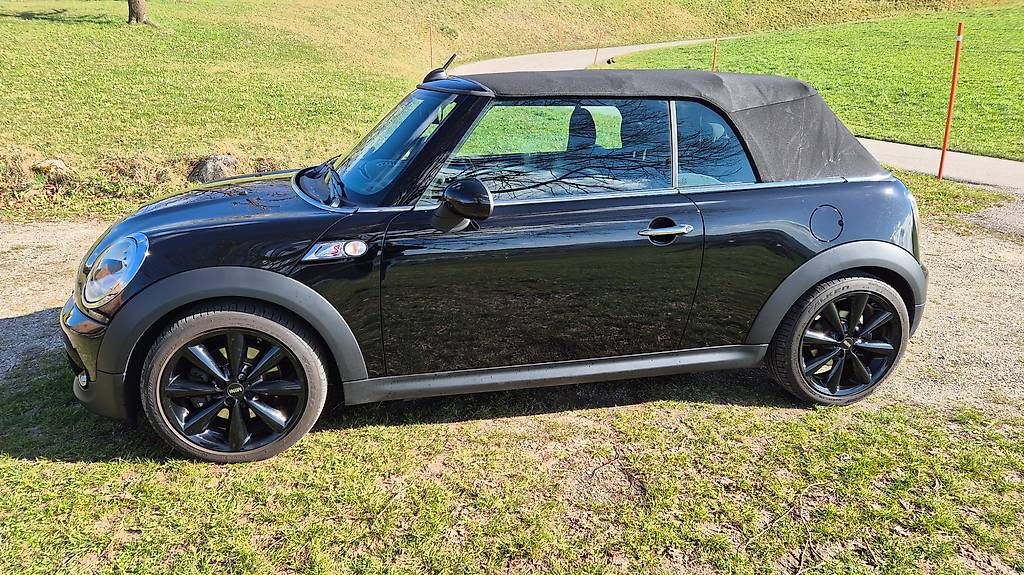 Mini Automobili: Gepflegtes Mini Cooper S Cabrio  Wenig KM – Usato da Niederhünigen venduto da Mikromax 2