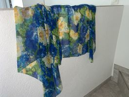 Seiden Foulard 1-2 getragen