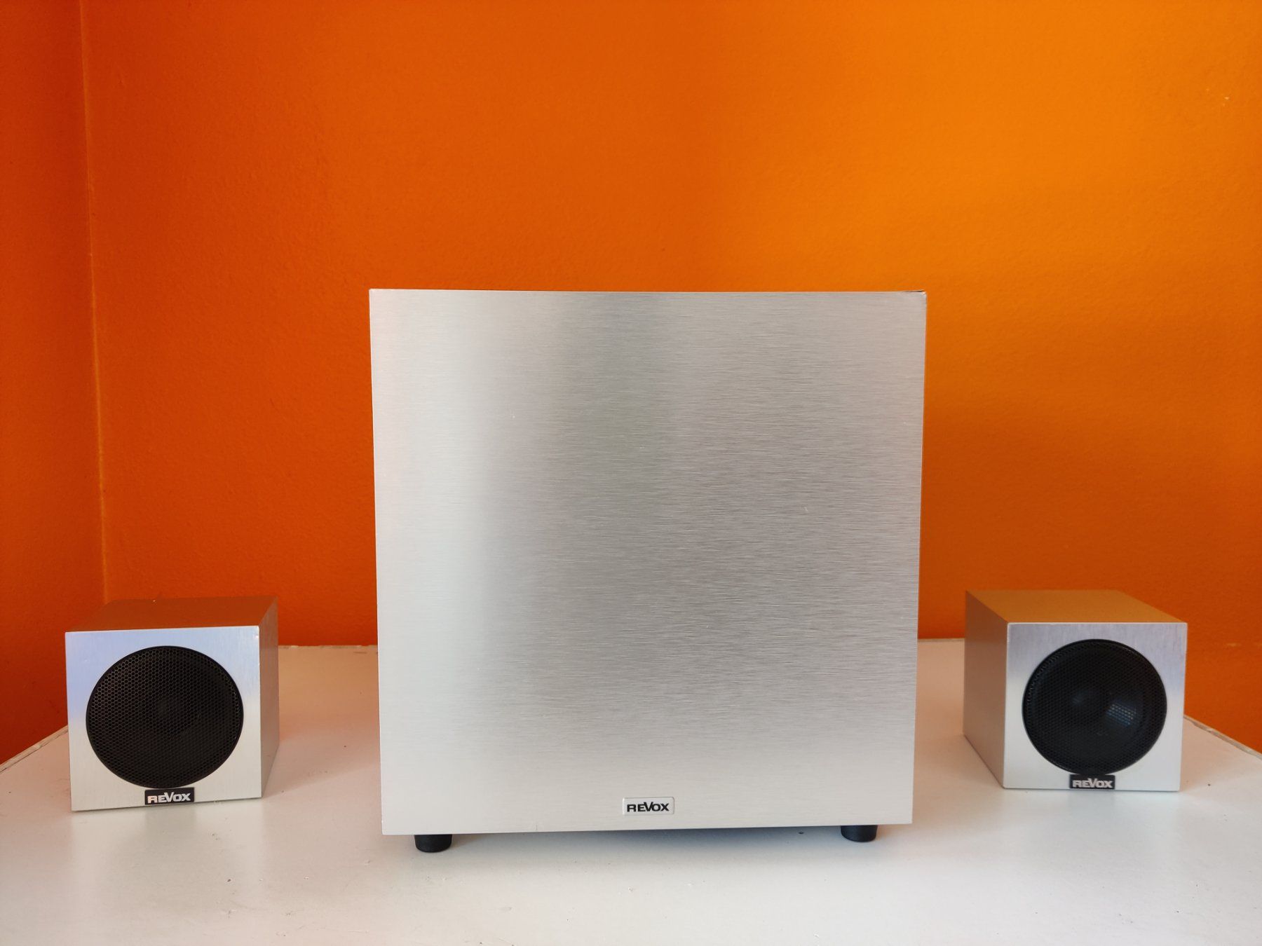 Revox Haut-parleurs: Revox Active SUB 03 + Elegance Magic Cube Lautsprecher – D'occasion à Novazzano par cri_kd9t