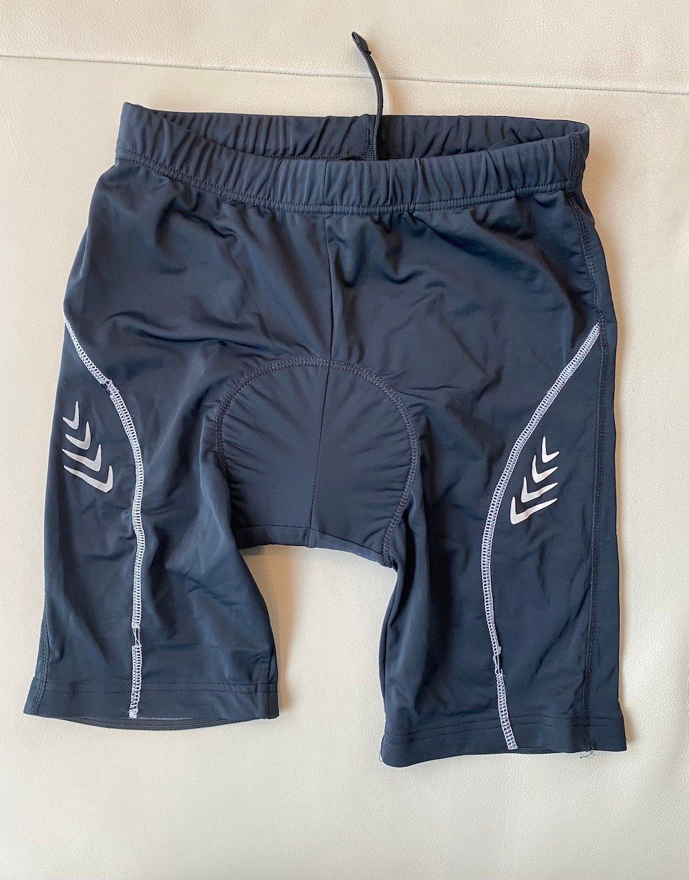 Pantaloni: Velohosen 2 x   -   Jogginghose 1 x – Usato da Ried-Brig venduto da Challi 3