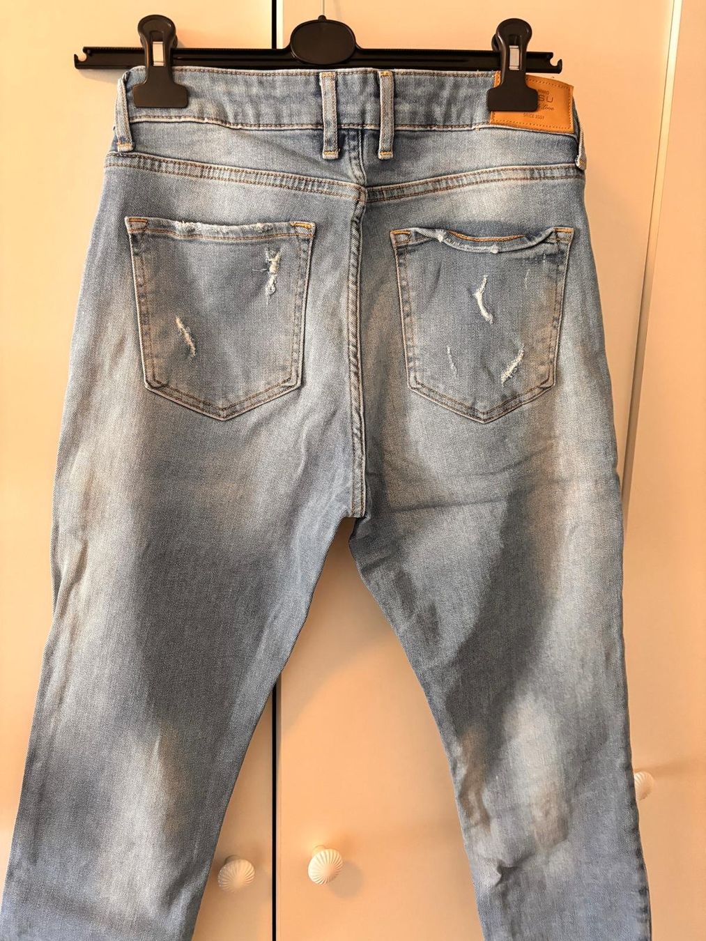 Jeans: Jean Amisu – Taille 40 – Usato da Romainmôtier venduto da val_r8sn 2