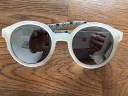 Sonnenbrille mit Fransközchen-Motiv für den Sommer ☀️