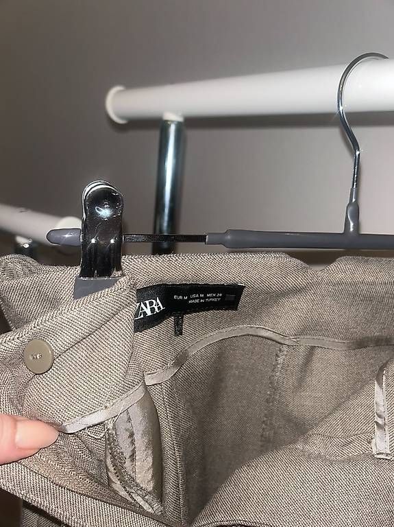 Pantaloni: Zara pantaloni cotone marre grigio M zip centrale – Usato da Bioggio venduto da Nadezhda 3