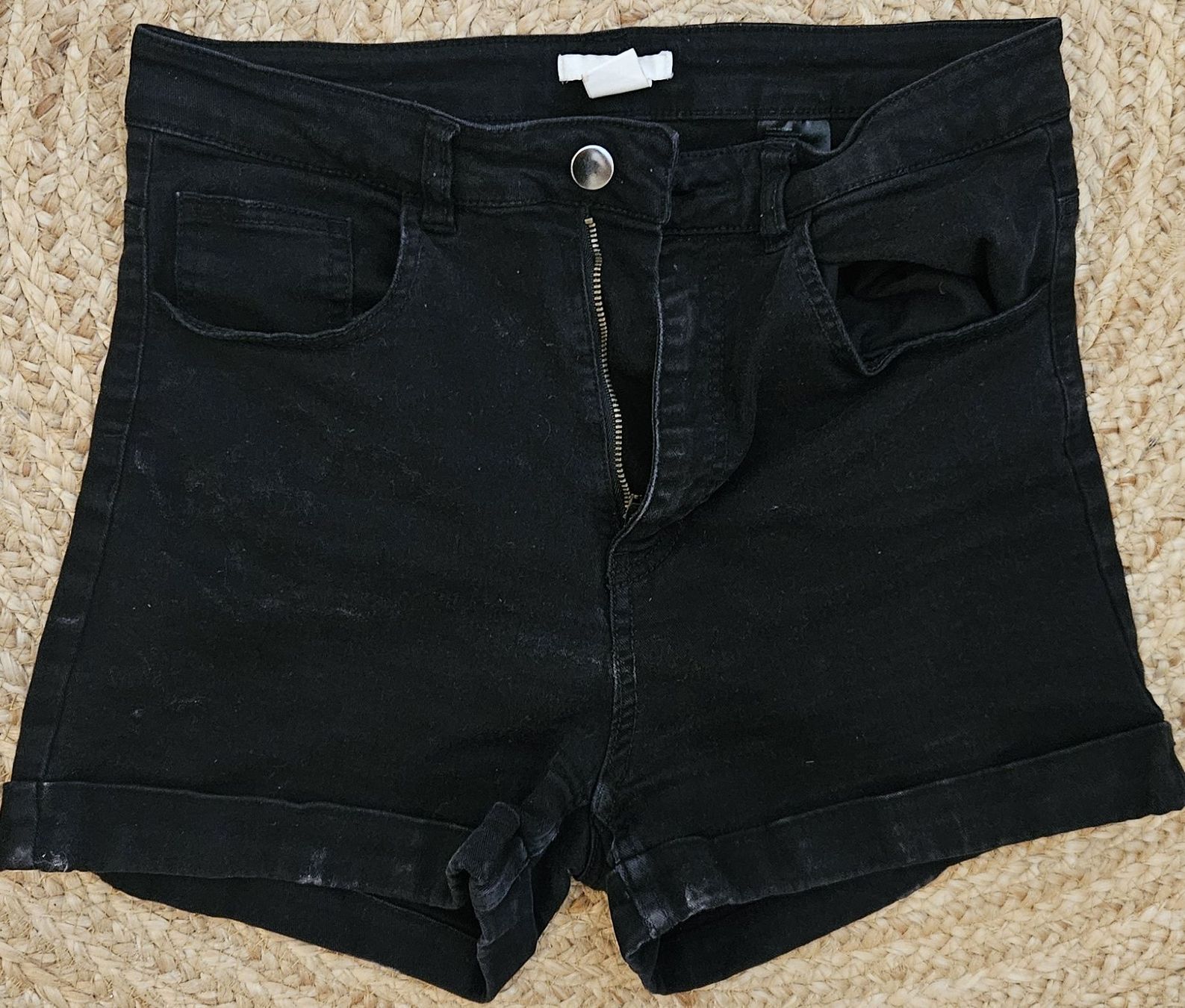 Jeans: Schwarze Jeansshorts, 42 – Gebraucht aus Uster von rognadahlerov