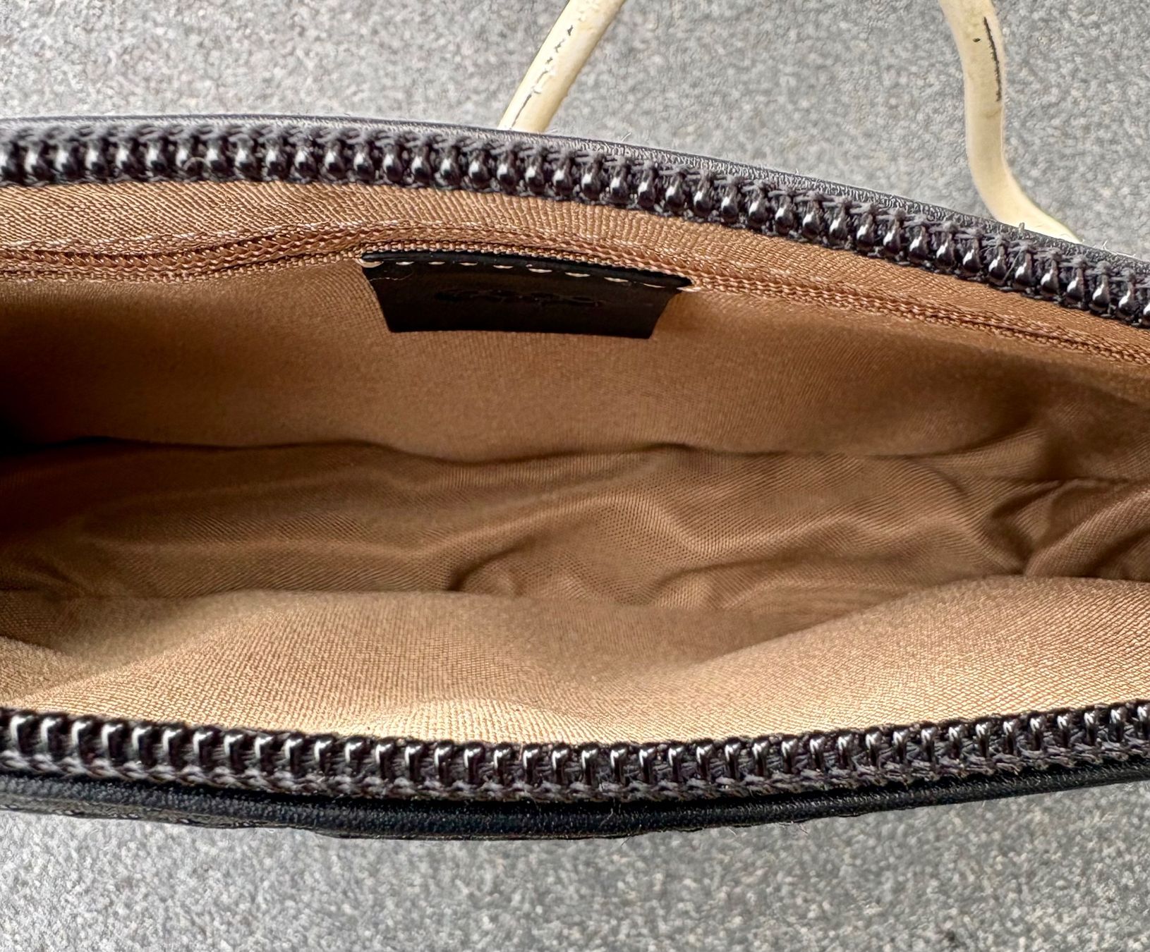 Ecco Borse da donna: Schicke kleine Handtasche von ECCO – Nuovo (secondo la descrizione) da Uster venduto da pri_6r68 4