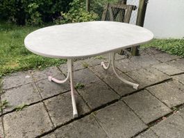 Gartentisch (und optional sechs Stühle)