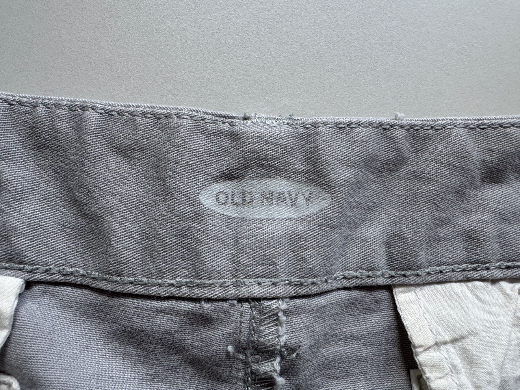 Pantaloni: Old Navy Cargo pants w32 bermuda 98% cotton 6 pockets – Usato da Neuchâtel venduto da _Easy_to_Find_ 1