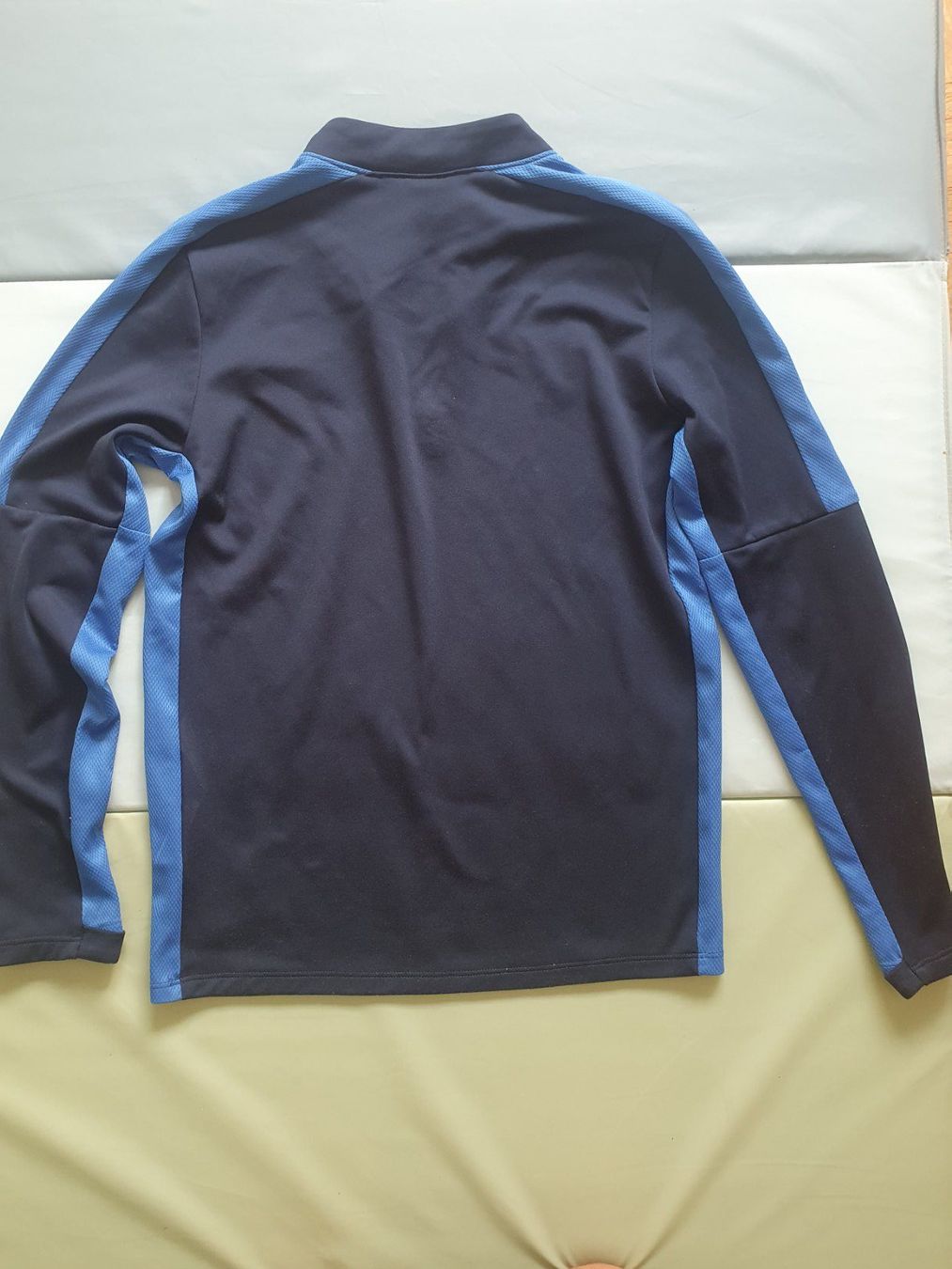 Nike Pullover & Sweatshirts: FCZ Kinder-Trainingpullover Nike Dri-Fit Grösse M dunkelblau – Gebraucht aus Zürich von Kadija6 1