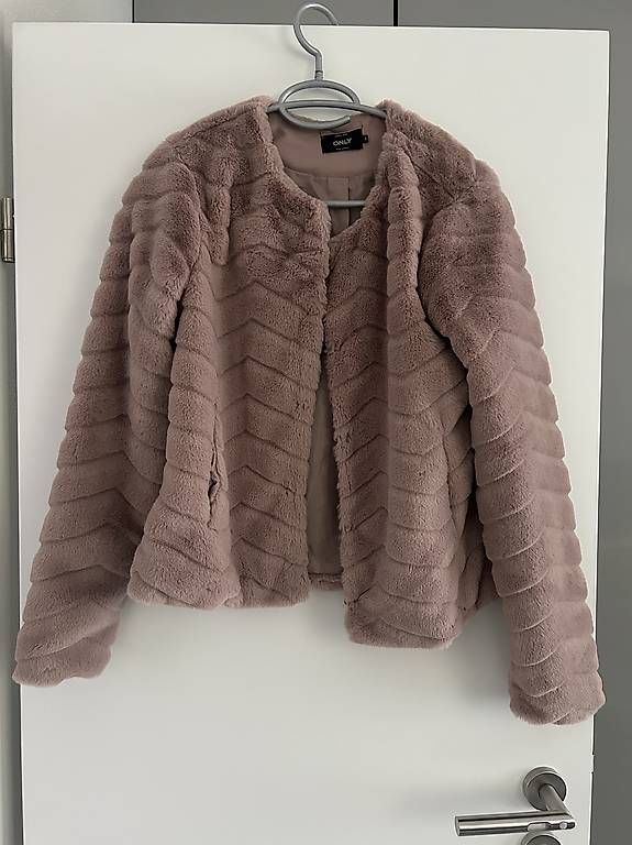 Giacche: Flauschige Jacke-Only Grösse S – Usato da Rothrist venduto da dam_2v82