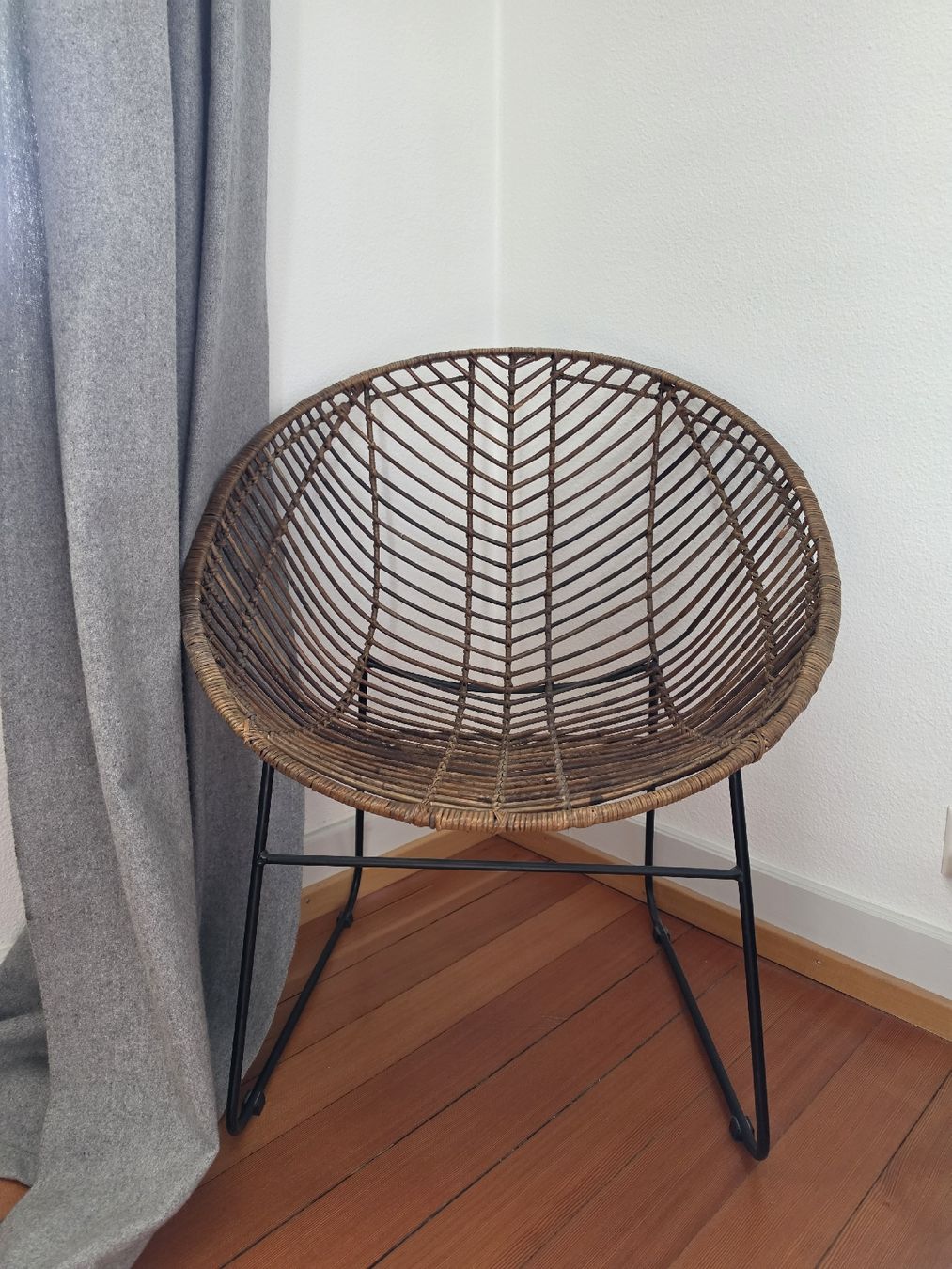 Sessel: Brown Rattan Lounge Chair – Neu (gemäss Beschreibung) aus Herrliberg von vog_q6wg