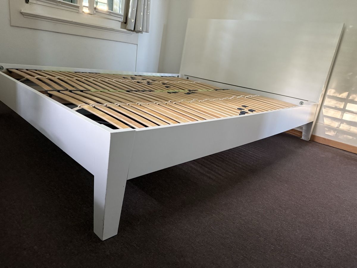 Lits: Ikea Bett 160x200 – D'occasion à Zofingen par vonni81 1