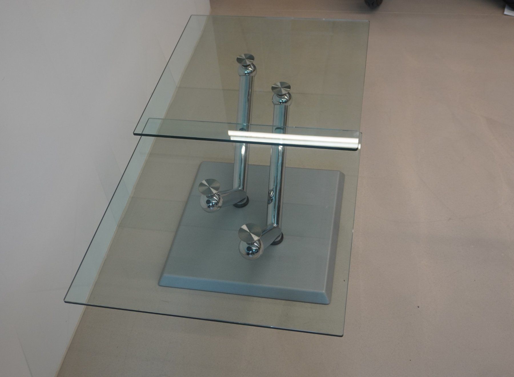 Tavoli: Moderner Couchtisch Glasplatte Design Verschiebbar (H077) – Usato da Basel venduto da B.W.B. 2