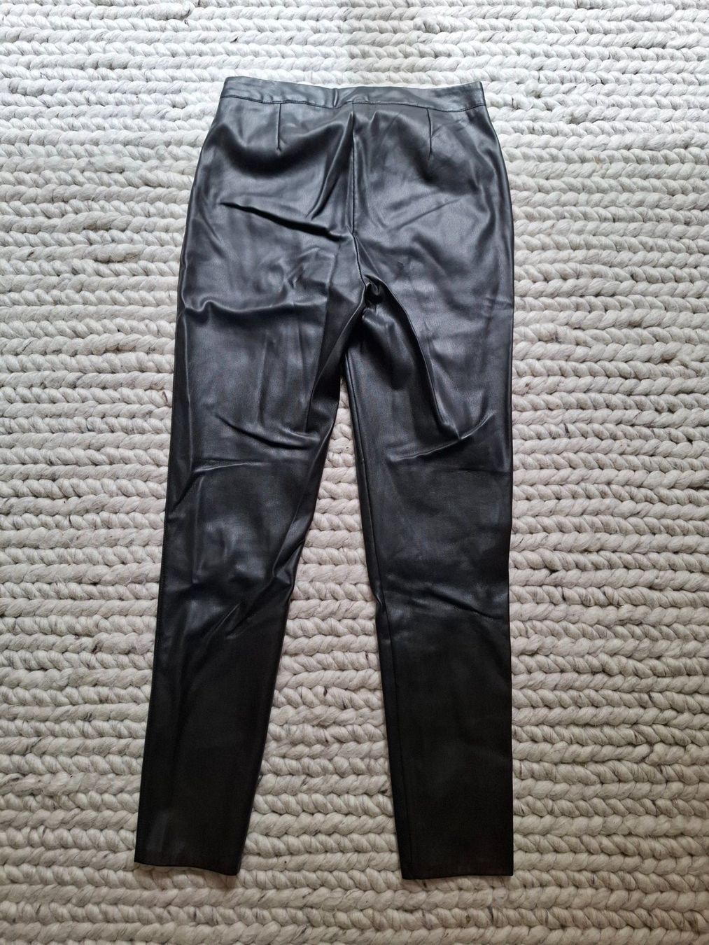 C&A Hosen: Kunstleder Hose / Faux Leather Pants – Defekt aus Schaffhausen von ann_cjt6 1