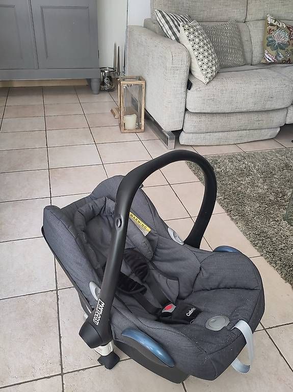 Seggiolini per auto: Siège voiture pour bébé Maxi-Cosi – Usato da Chavannes-près-Renens venduto da Schnider