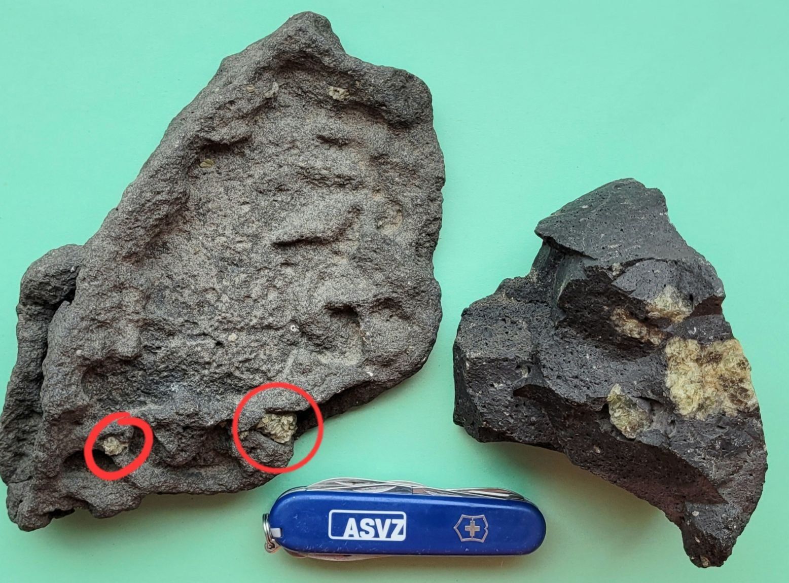 Mineralien & Heilsteine: 2 Lavasteine mit Olivin-Einschlüssen – Neu (gemäss Beschreibung) aus Unterengstringen von orpheo13 1