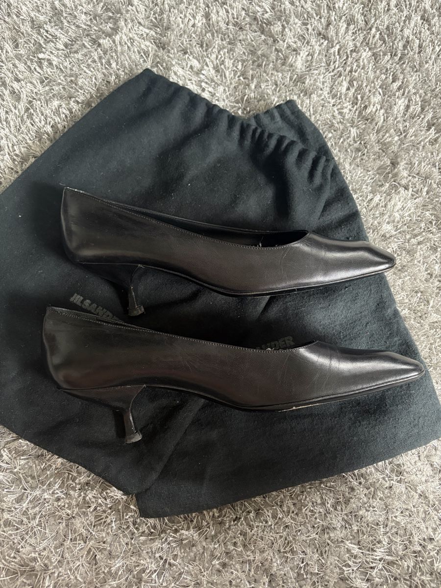 Prada Scarpe da donna: Prada Leather Square Toe Kitten Heels  – Usato da Brislach venduto da edu_t6pq 2