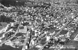 La Chaux-de-Fonds NE // ca. 1950 vue aérienne ville Stadt