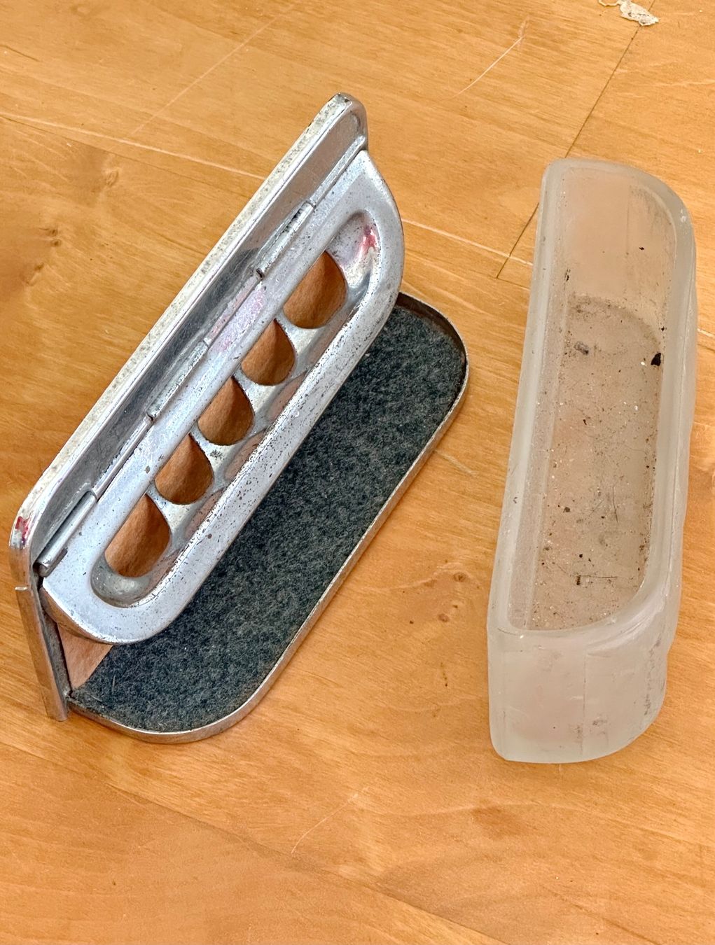 Accessori per altri veicoli: 1 antiker Aschenbecher von Auto oder Bus, Art Deco – Usato da Seltisberg venduto da quadartswiss 3