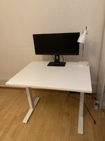 Höhenverstellbarer Schreibtisch