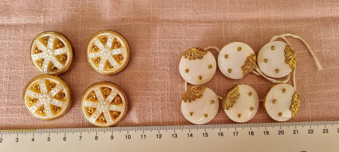 Bottoni: boutons diverses 25 pcs – Nuovo (secondo la descrizione) da Tolochenaz venduto da nieeva 1