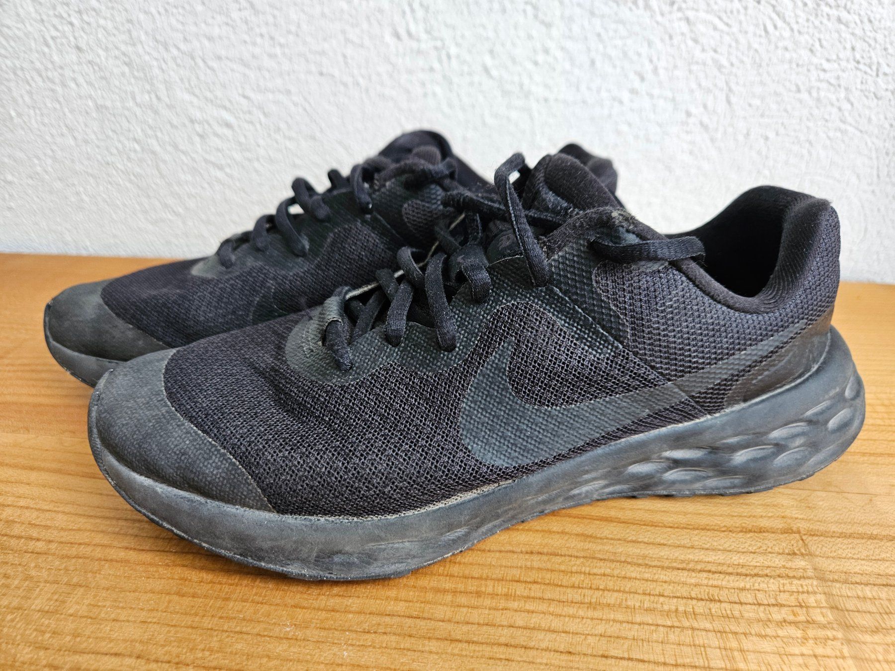 Nike Scarpe da uomo: Nike Revolution Turnschuhe Grösse 37.5 – Usato da Bichwil venduto da The_freshman 1
