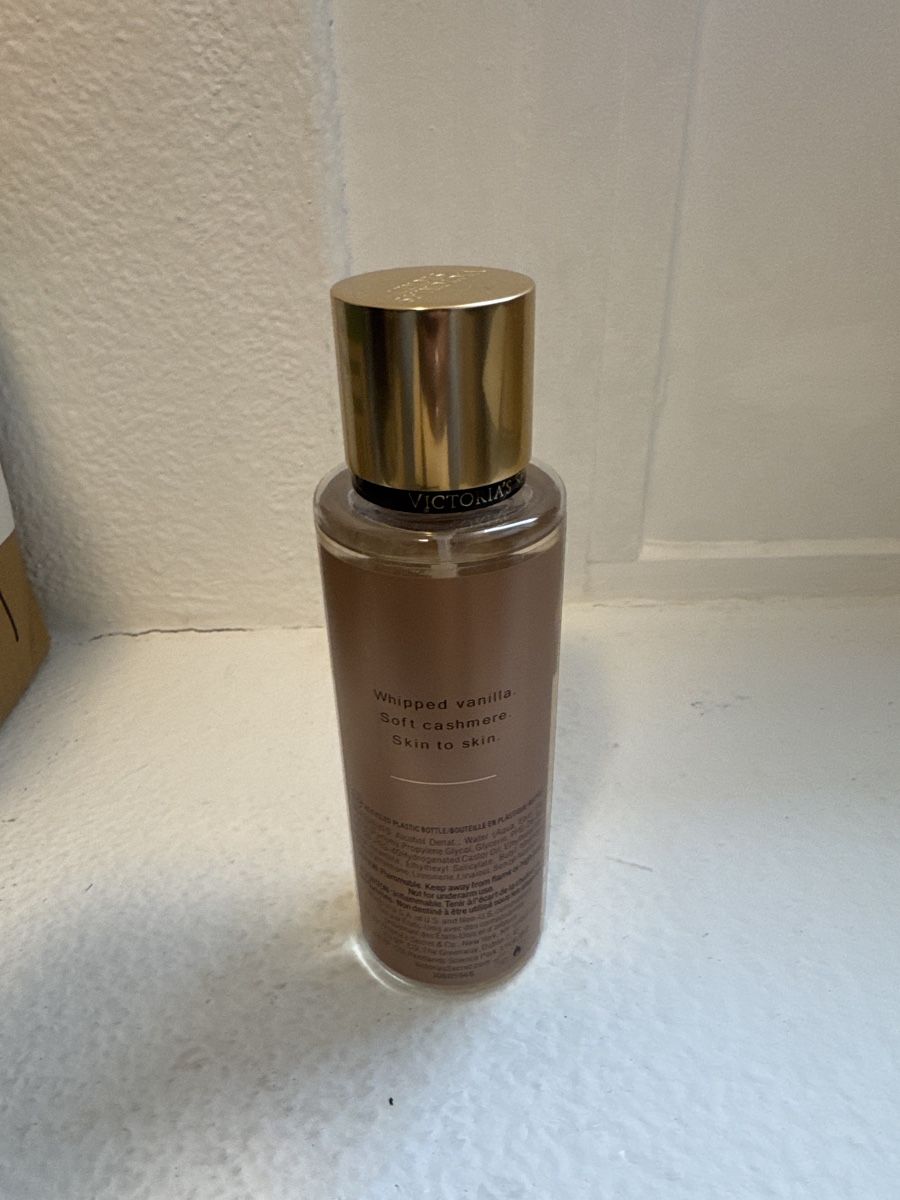 Victoria's Secret Profumi & Eau de Toilette: Brume parfumée Victoria's Secret Bare Vanilla 250ml – Nuovo e nell'imballaggio originale da Granges-paccot venduto da Varotis 1