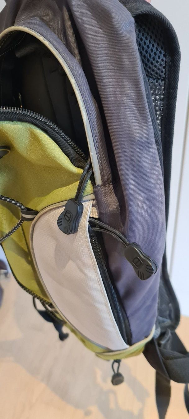 Zaini: Rucksack mit integriertem Regenschutz – Usato da Islikon venduto da EFH651 3