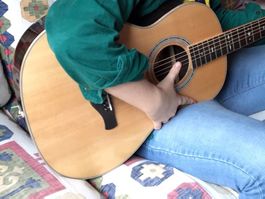 Schöne Ibanez Gitarre Acoustic mit Metall Strings