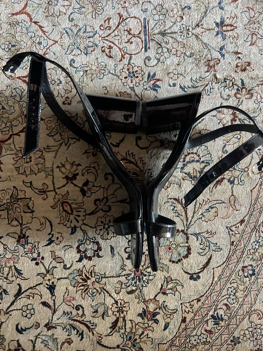 Stuart Weitzman Damenschuhe: Stuart Weitzman Black Patent Leather Sandals - Block Heel – Neu und originalverpackt aus St.Gallen von 303_7fcf 1