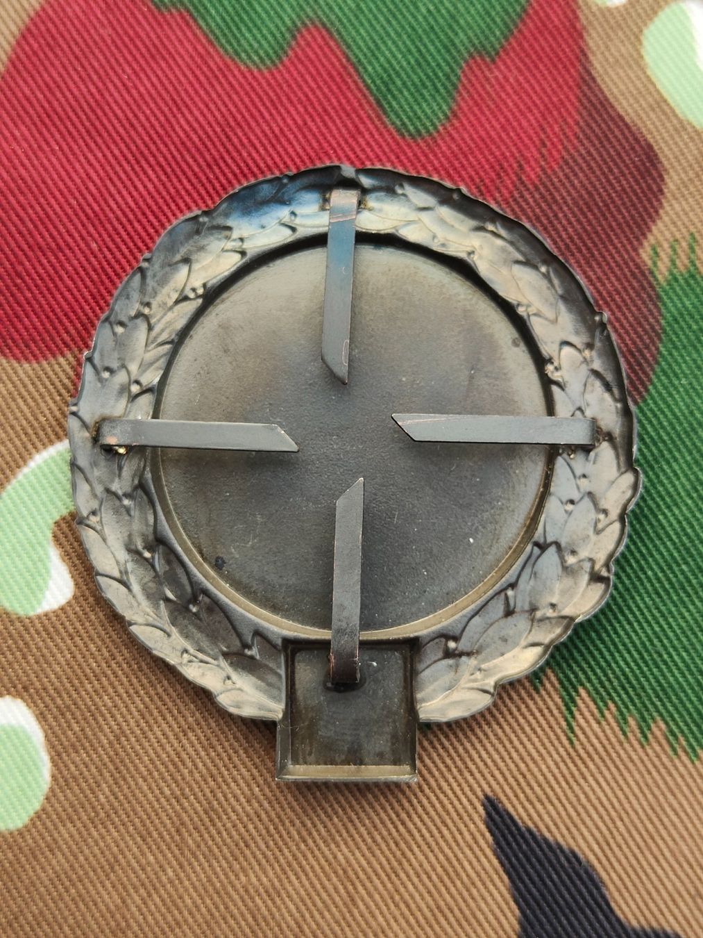 Placchette & Badge: Béretemblem Infanterieschulen Luzern, Variante 2 – Usato da Bauma venduto da SwissMilitaria 1
