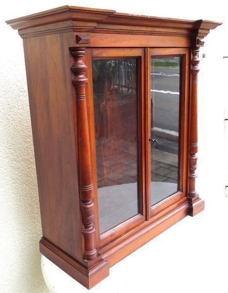 Vetrine: antike, kleine Vitrine, Nussbaum – Usato da Walzenhausen venduto da Hoppala79 1