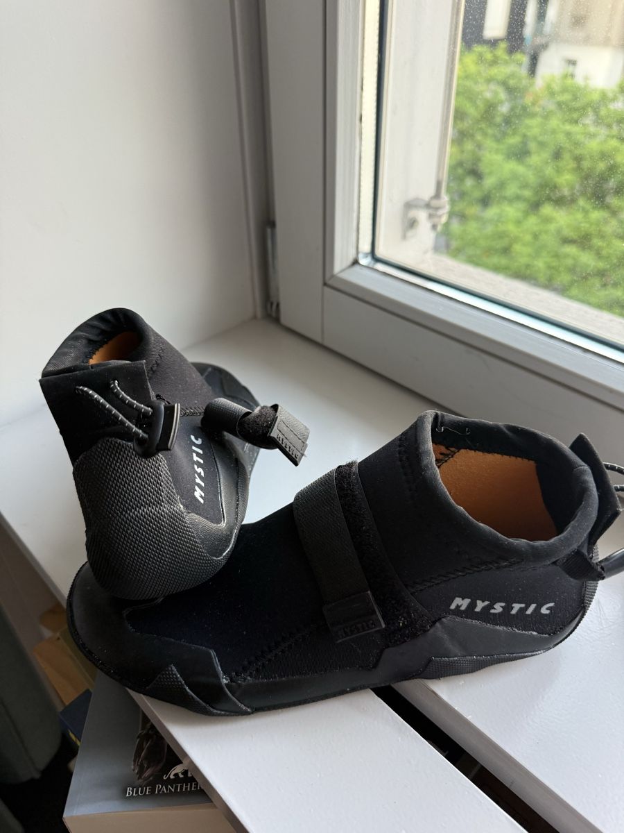 Mystic Scarpe da uomo: Kite surf shoes – Usato da Zürich venduto da simonfurer