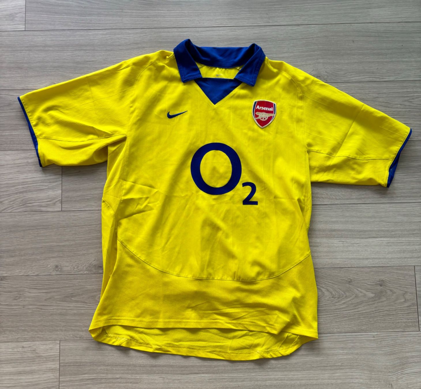 Nike T-shirt: 2003-04 Arsenal away shirt – Usato da Castione venduto da REER