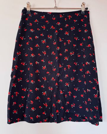 Brandy Melville jupe midi à imprimé floral noir et rouge