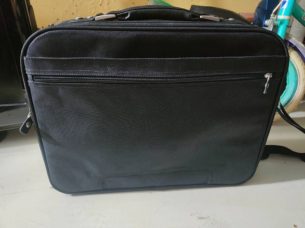 Borse: Borsa Dell nera, perfetta per l'ufficio! – Usato da Losone venduto da mar_n5ds 2