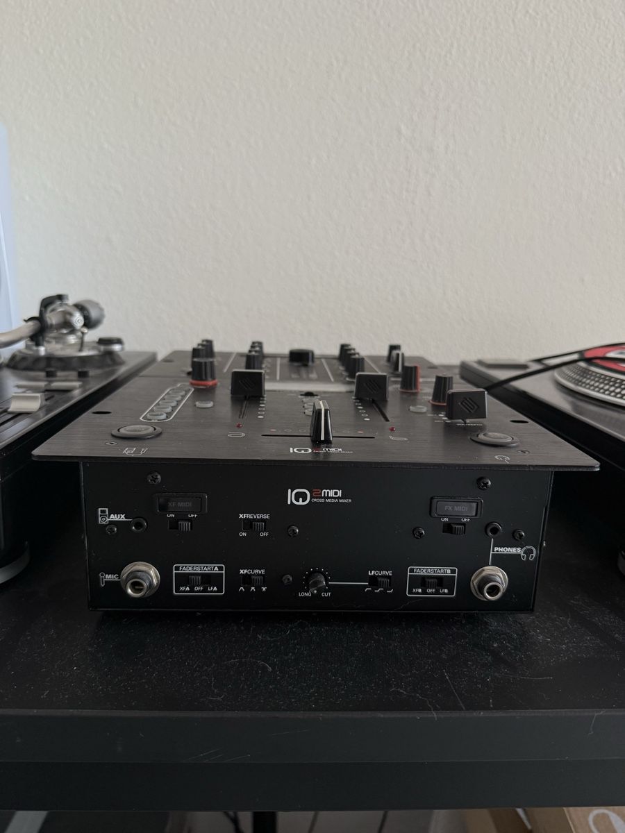 Reloop Console di mixaggio: Reloop IQ 2 MIDI  – Usato da Stäfa venduto da roskoten 2