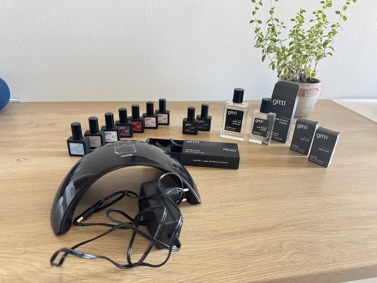 Smalto per unghie: Gitti Beauty Gel Nagellack Set – Usato da Winterthur venduto da nad_692j