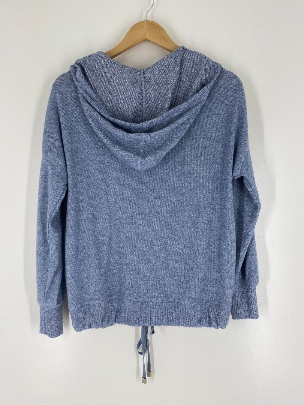 Jacken: weiche Feinstrickjacke mit Kapuze, hellblau, Grösse M – Gebraucht aus Mülligen von Chleeblatt1941 2