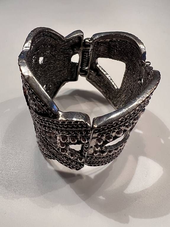 Bracciali & Braccialetti: Braccialetto acciaio decorato  – Usato da Gordola venduto da Simijojo